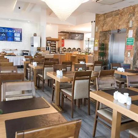 Midmar Deluxe מלון